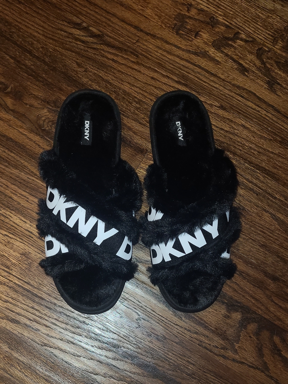 NWOT DKNY Black Plush Logo Slide Slippers - Size 10